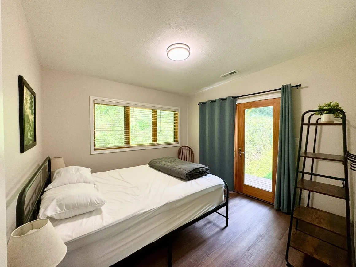 Bedroom 3:  Queen bed, sleeps 2